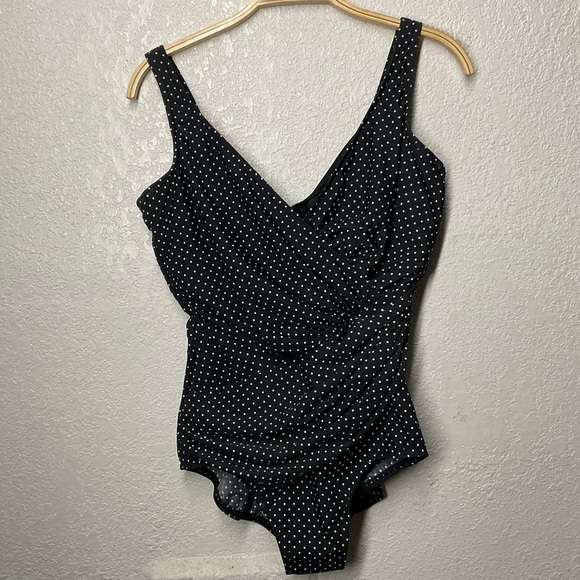 Miraclesuit Women's Swimwear Pin
Point Oceanus Tummy Control V neckline 12DD - Picture 3 of 9